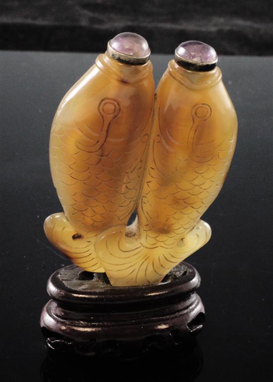 A Chinese chalcedony twin fish snuff bottle, 1850-1920, 7.4cm, Richards no.140